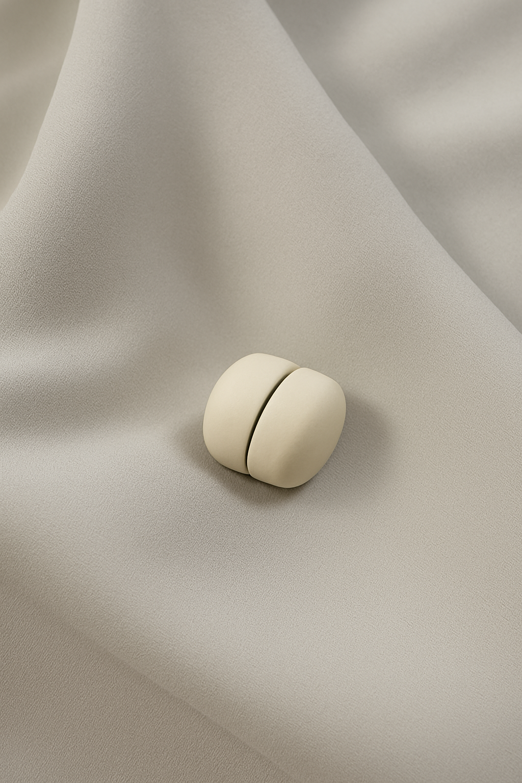 Hijab Magnet - matte cream